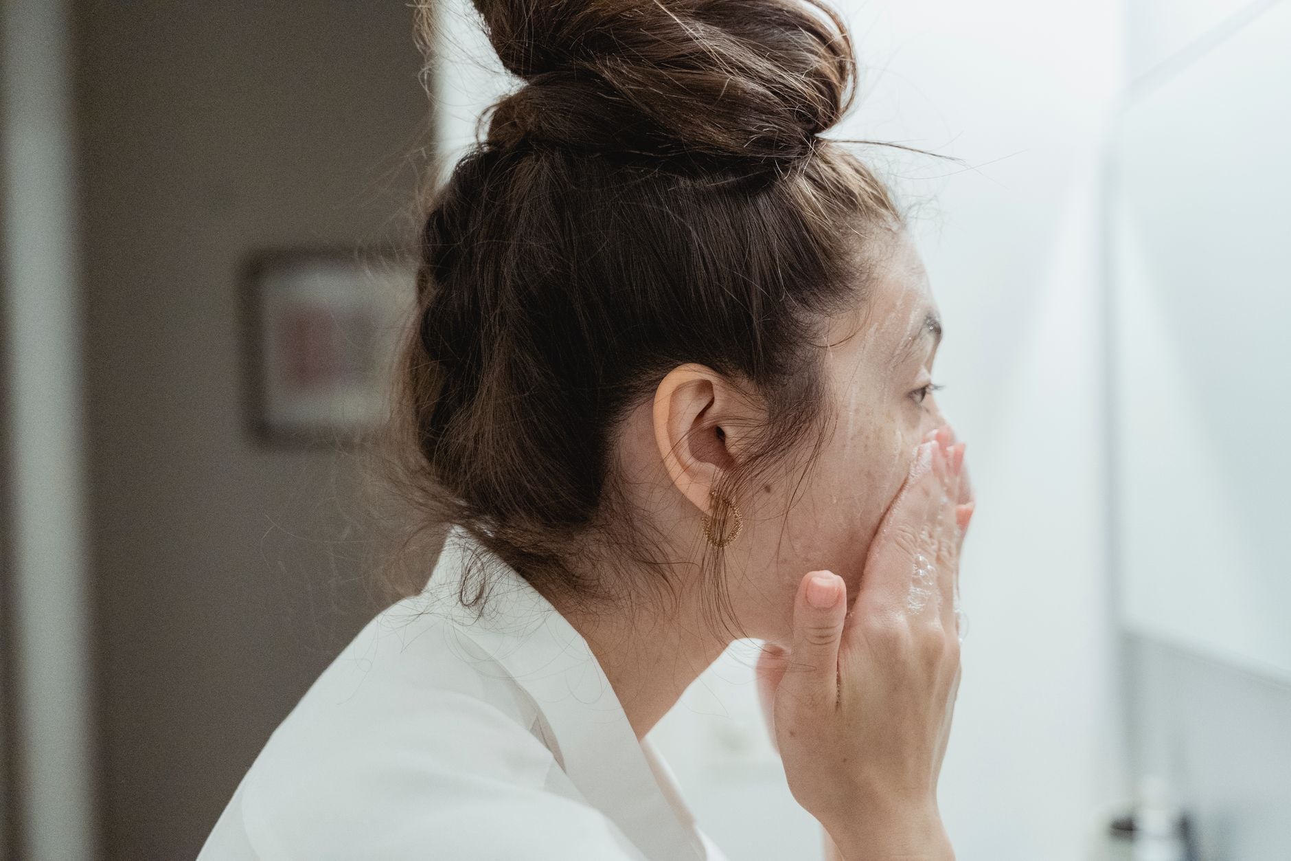 Routine visage : dans quel ordre appliquer ses soins ?