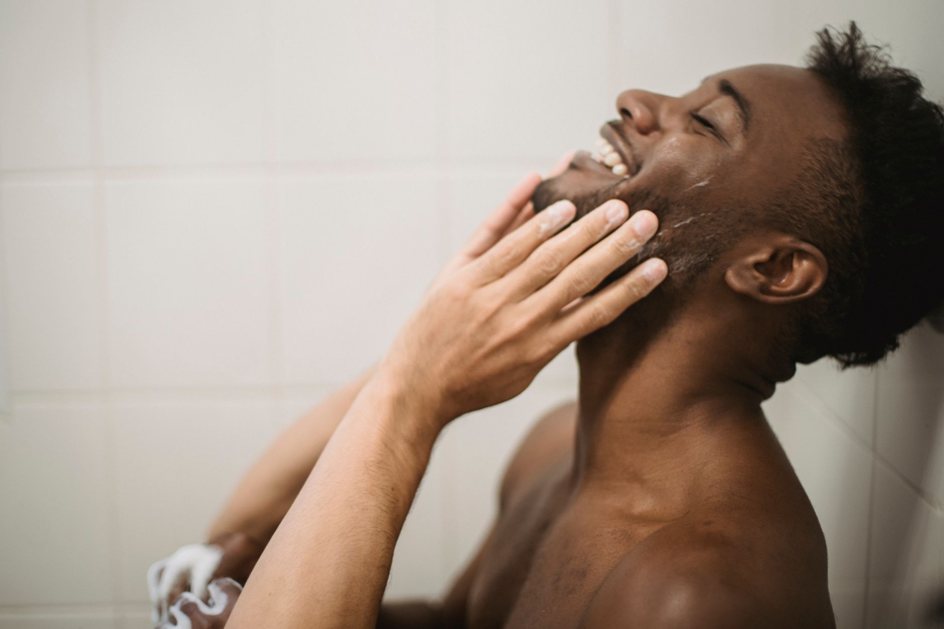 Routine Skincare Homme : les Essentiels Anti-Âge