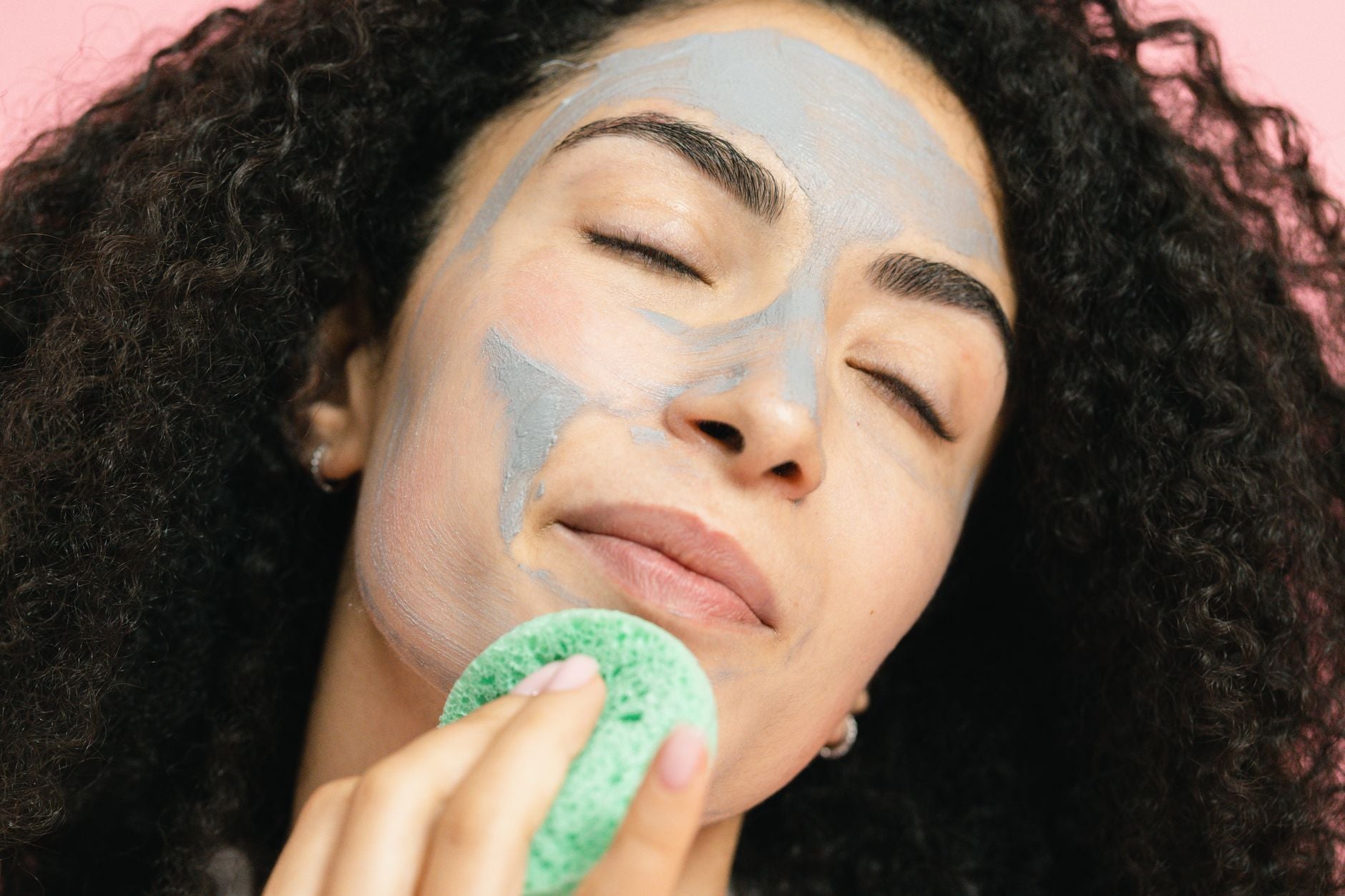 Peau grasse et imperfections : la routine adaptée