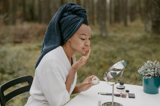 Routine visage automne : bien adapter ses soins de peau