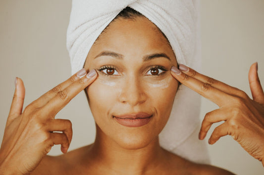 Raffermir la peau du visage : causes et routine efficace