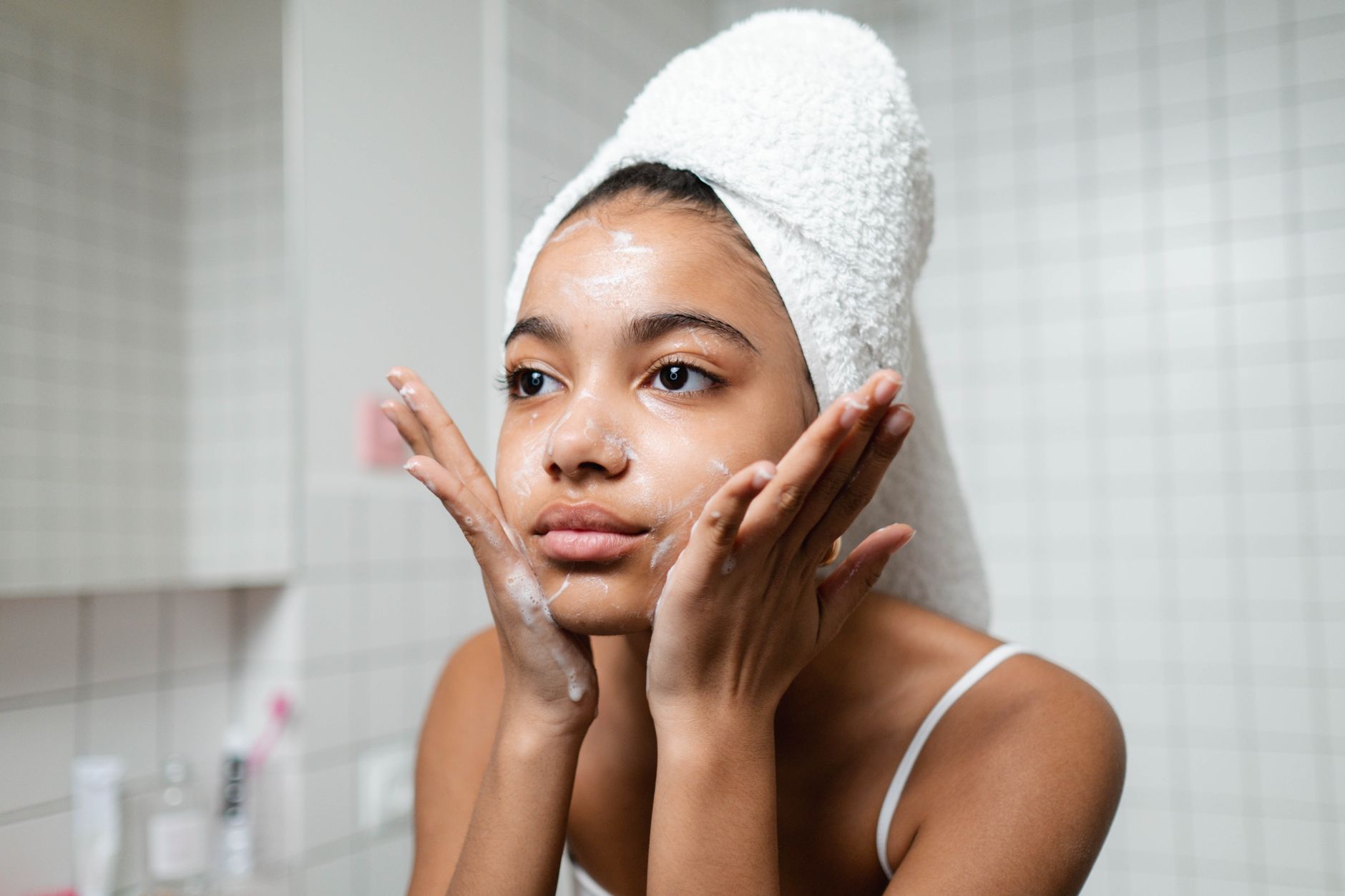 Routine Été Peau Nette : Nettoyant + Solaire Éclat
